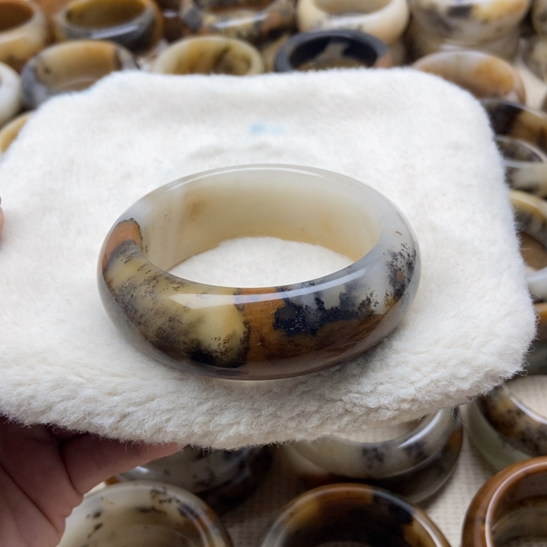 未镶嵌手镯石英质玉（非洲翠）58加口径福利480米