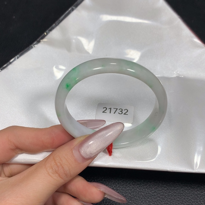 翡翠未镶嵌手镯（贵妃镯）21732