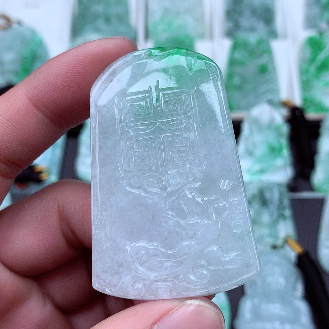 翡翠颈饰未镶嵌翡翠吊坠