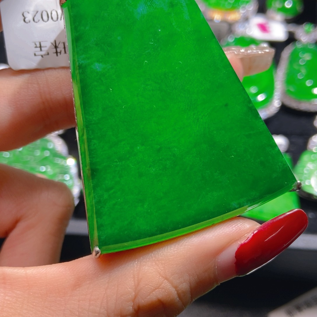 翡翠吊坠(不含链)未镶嵌孪**妹