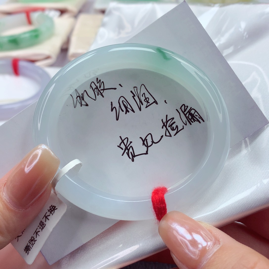 翡翠手镯（贵妃镯）未镶嵌54圈口 细腻牛奶底飘花