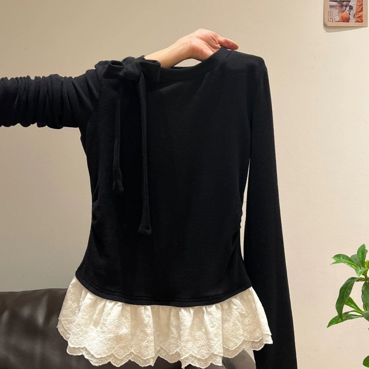 芭蕾风黑色蕾丝下摆蝴蝶结磨毛加绒长袖T恤秋季打底衫内搭上衣女