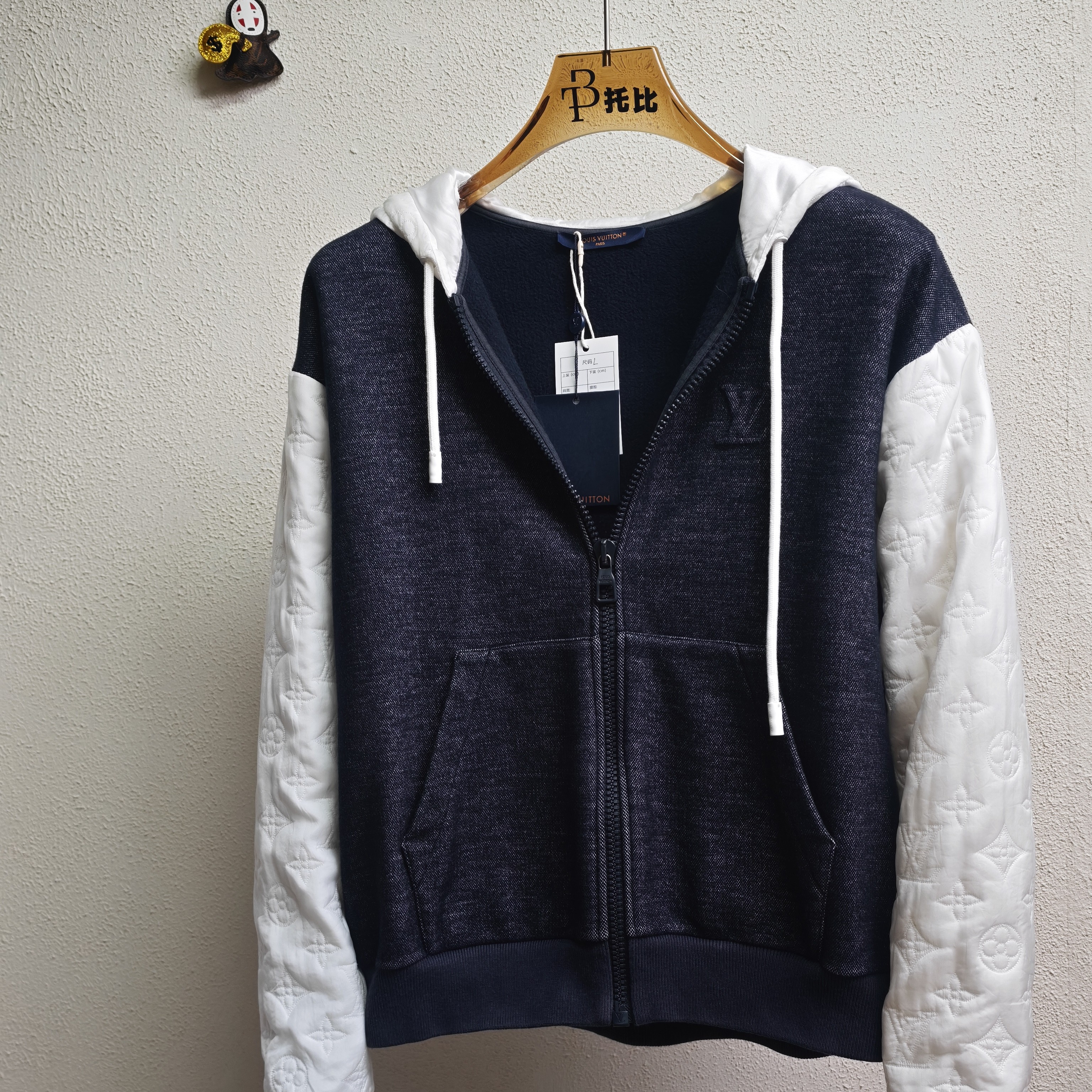 未使用 LouisVuitton/路易威登 浮雕连帽夹克外套M码、L码/2511273