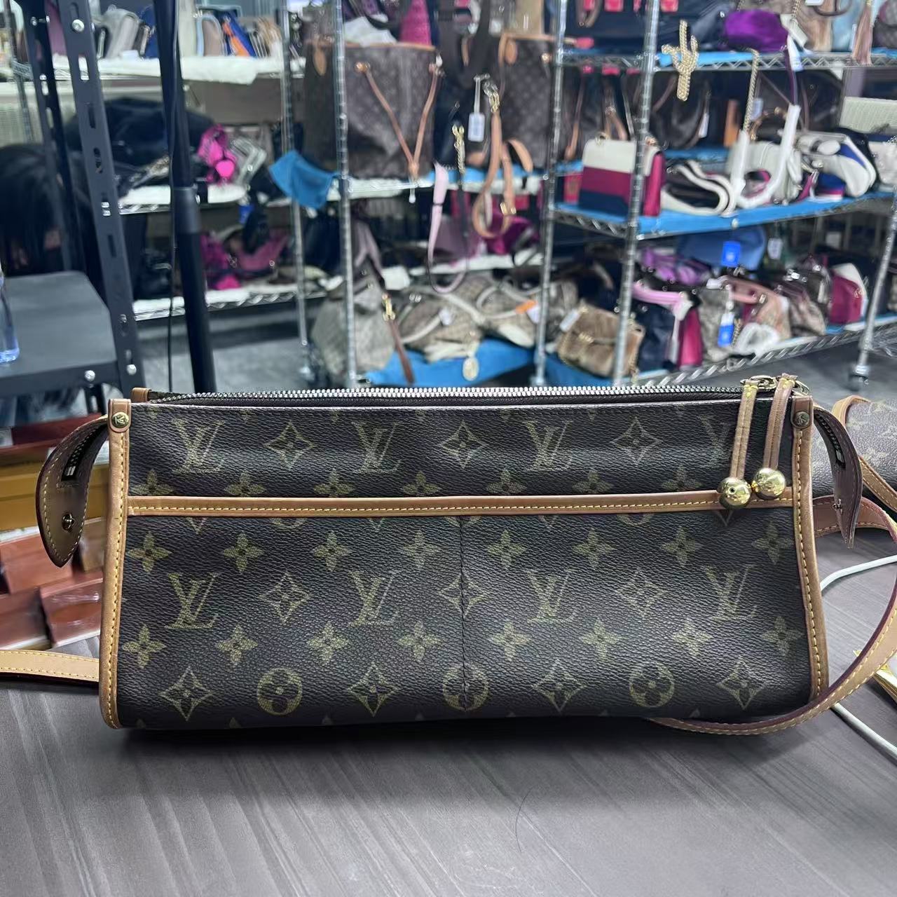 95新 LouisVuitton/路易威登 老花三角金球斜挎包/甜甜精选