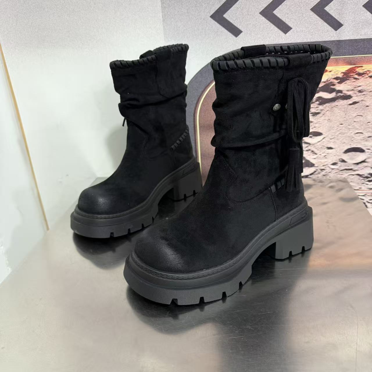 9213-626新款2025精品百搭潮流马丁靴中筒烟筒黑色女士