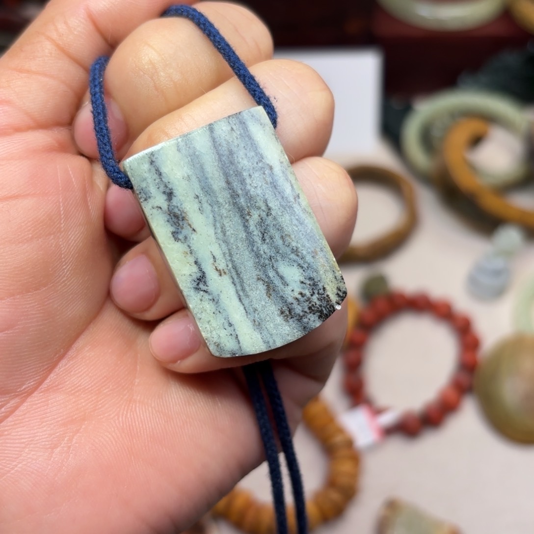 岫岩河磨玉（透闪石质玉）颈饰未镶嵌