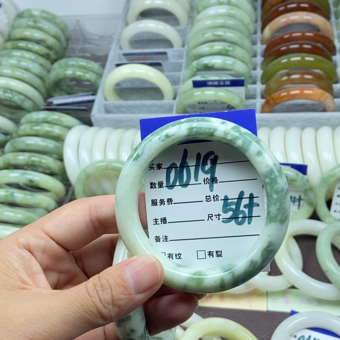 蛇纹石玉未镶嵌手镯