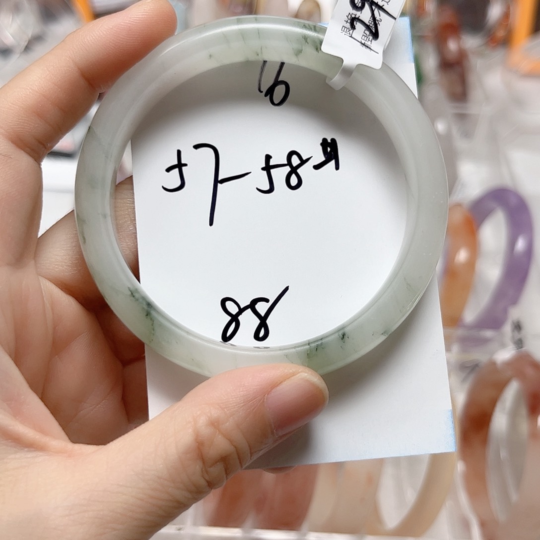 未镶嵌手镯石英质玉