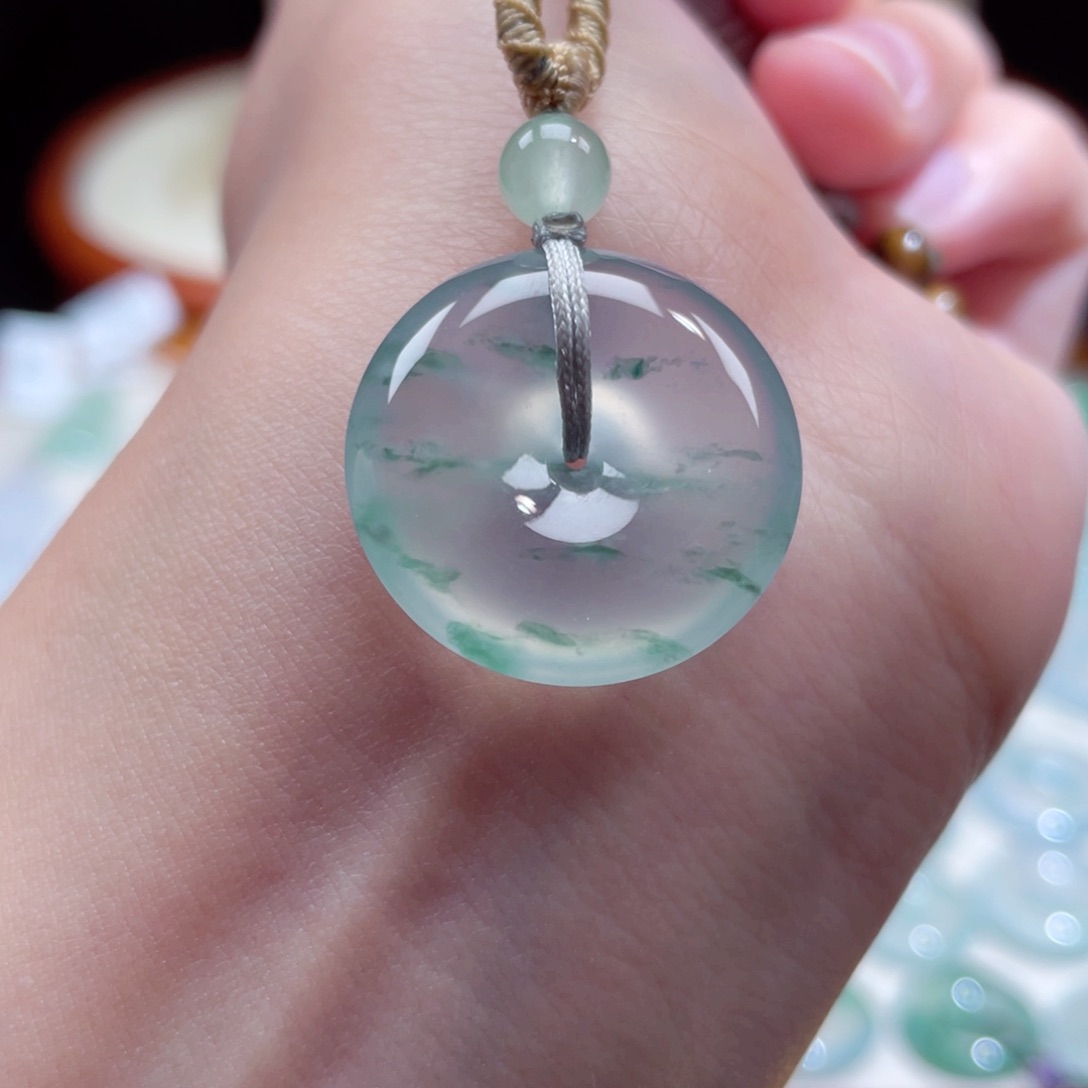 翡翠颈饰未镶嵌扣子