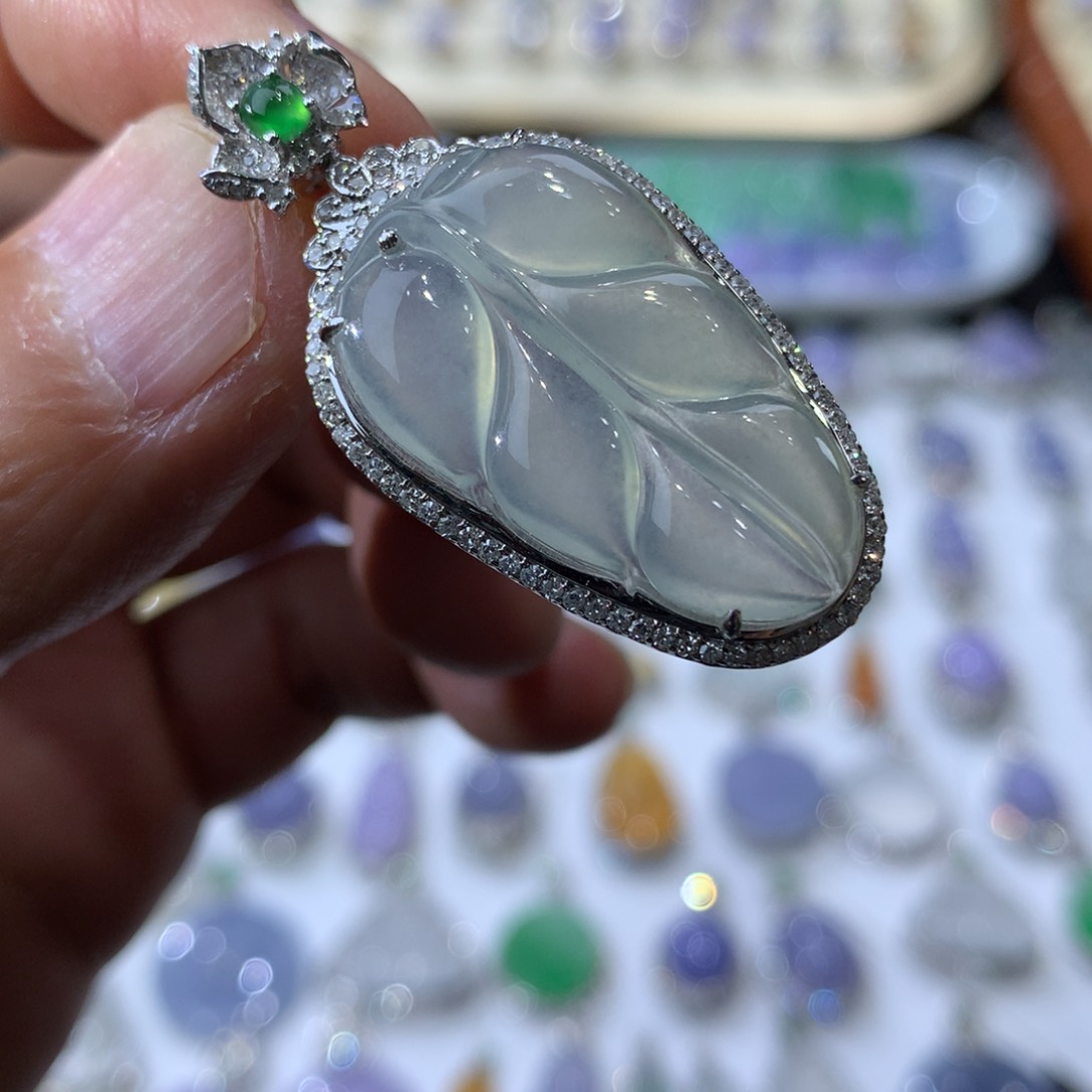 翡翠吊坠(不含链)18K金镶嵌