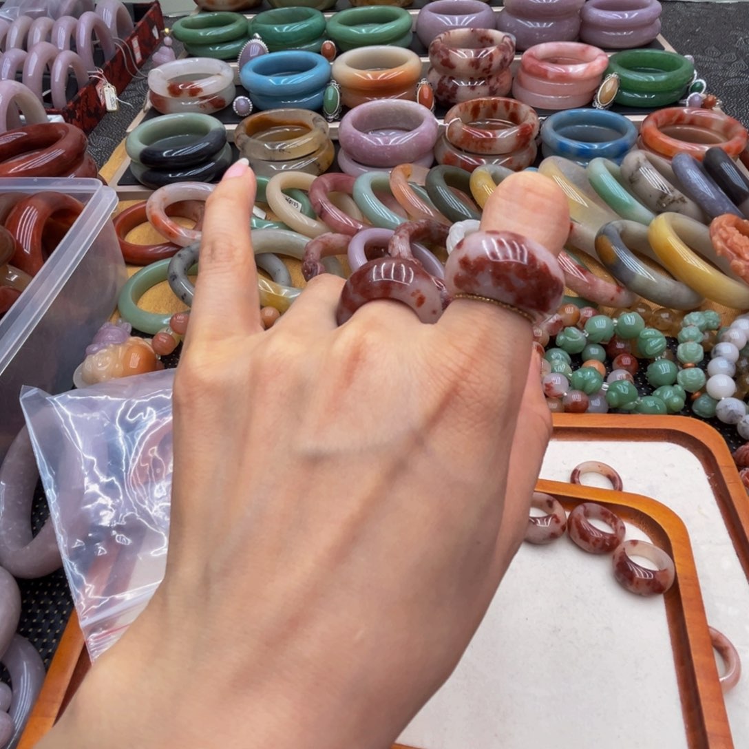 *****石英岩玉未镶嵌圈口16-18