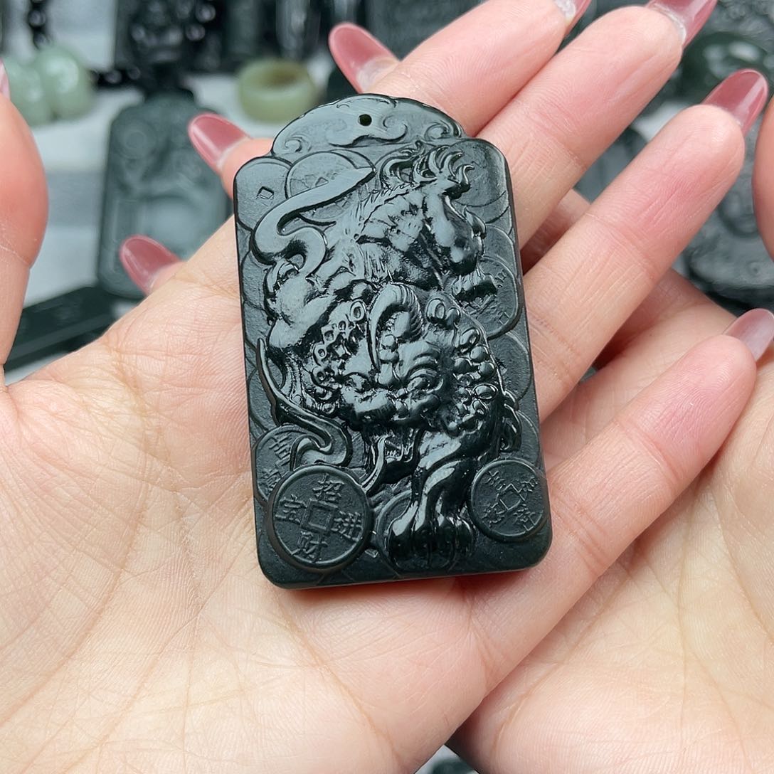 和田玉颈饰未镶嵌剑**寒