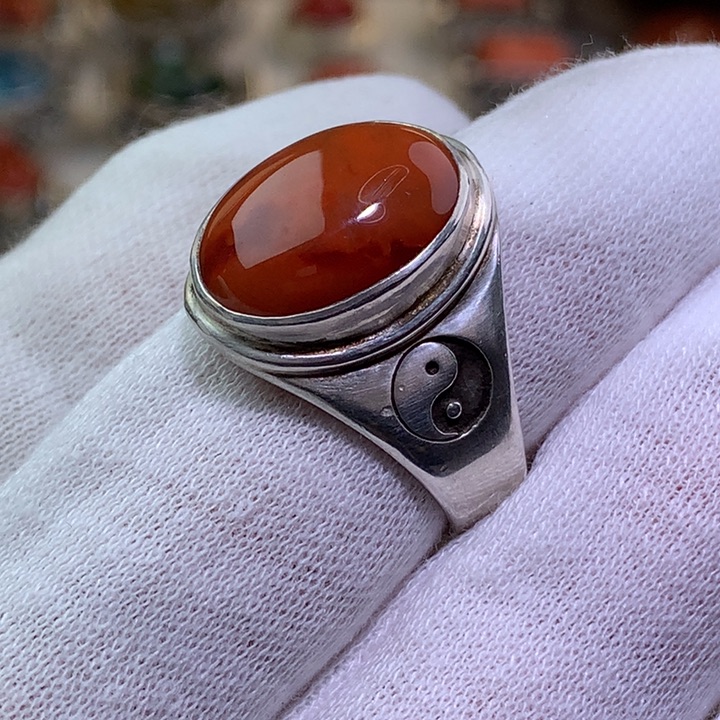 南红玛瑙足银镶嵌戒指