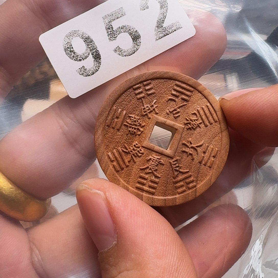 檀香木其他3.4×1，百年旃檀山鬼