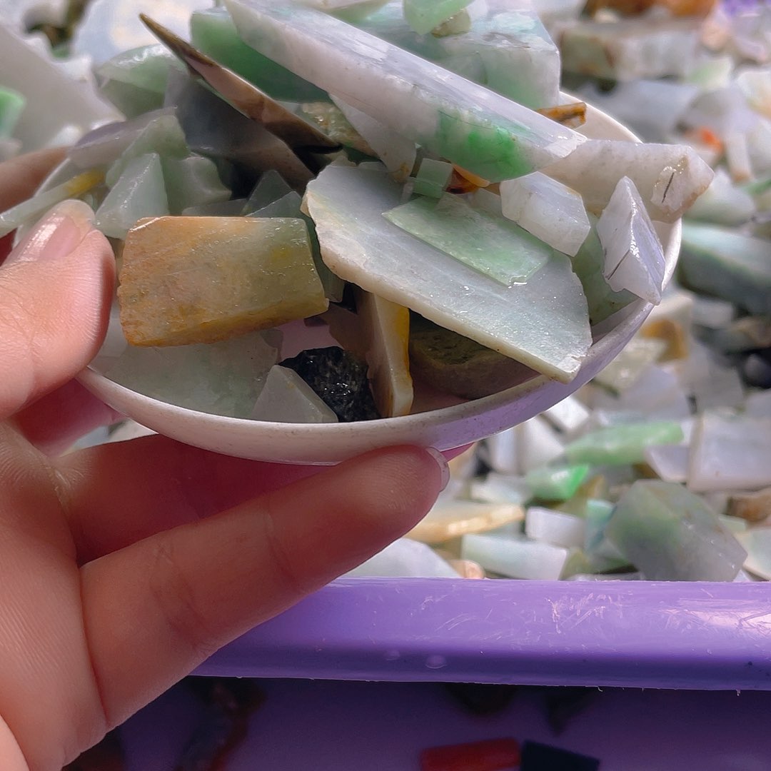 颈饰未镶嵌翡翠好