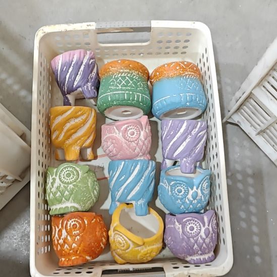 当场拍满15元发货不凑不发，花盆盆口不方不圆有针孔黑点是正常的，