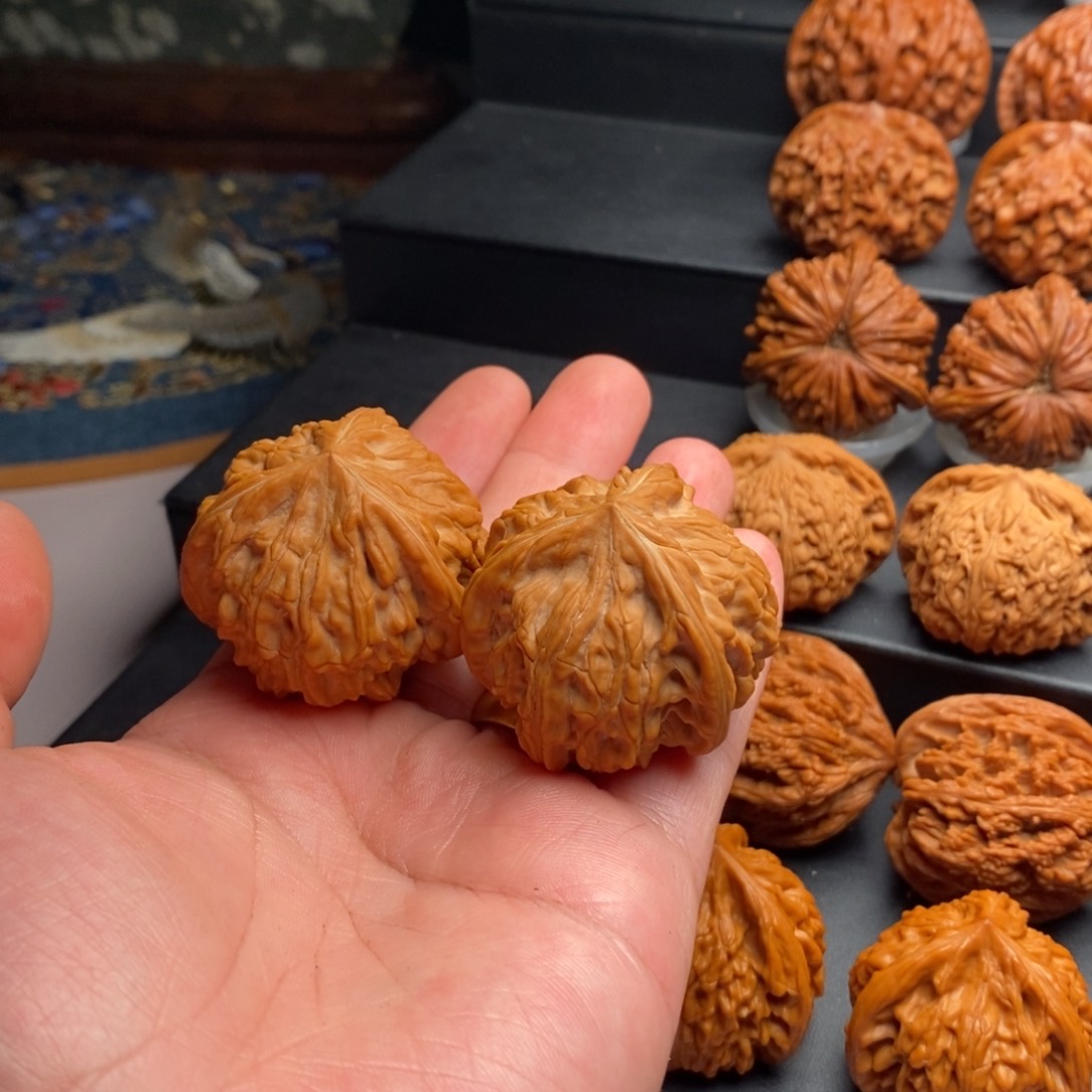 听****文玩核桃吊坠核为贵