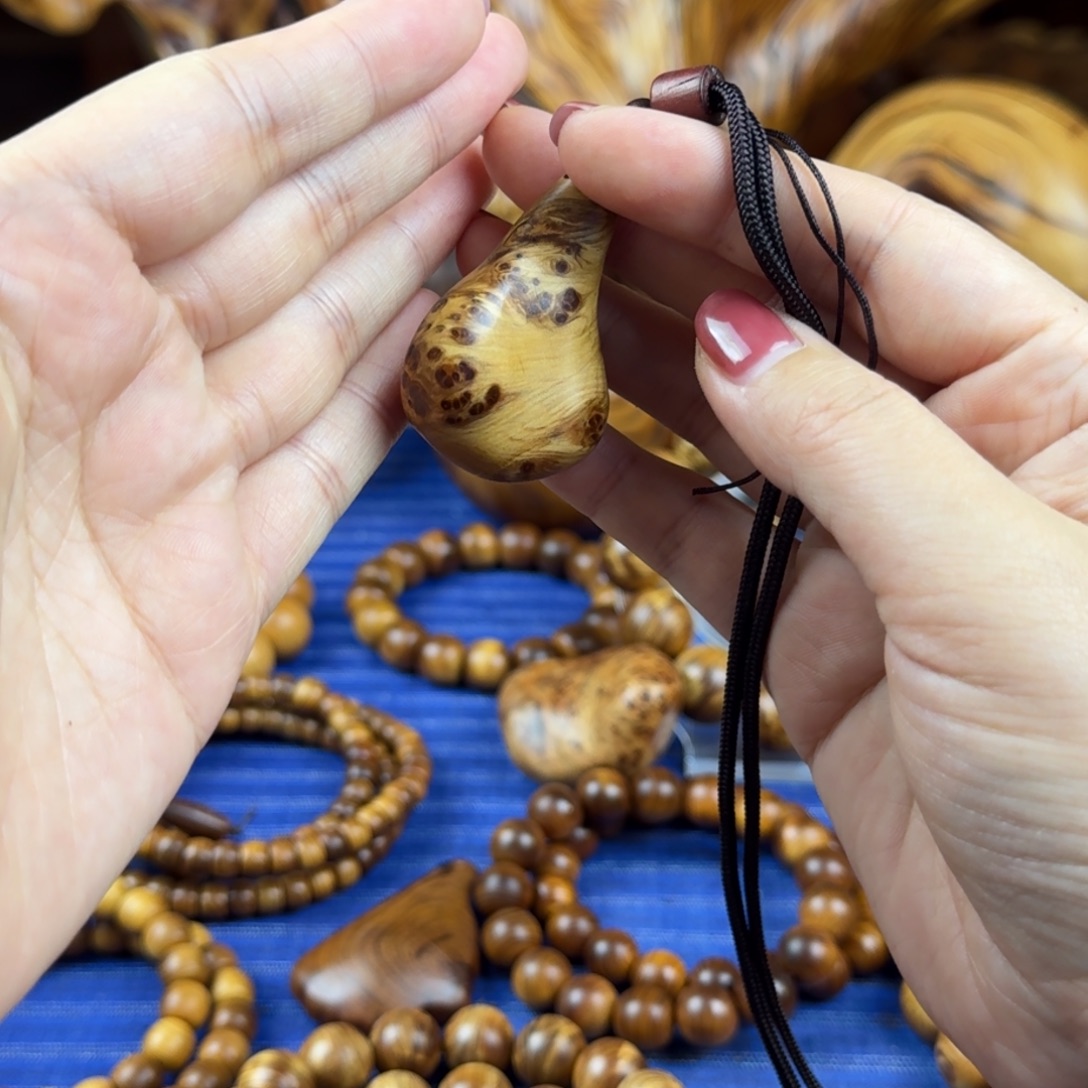 柏木（崖柏）北太行崖柏陈化变异瘤疤吊坠