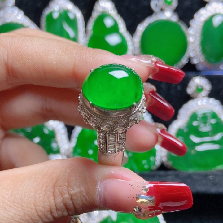 翡翠颈饰未镶嵌16。