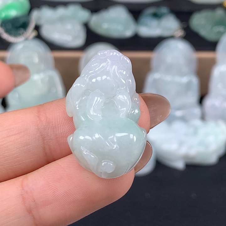 颈饰未镶嵌翡翠貔貅