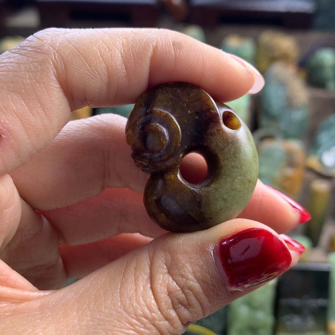 岫岩河磨玉（透闪石质玉）挂件未镶嵌胡***?