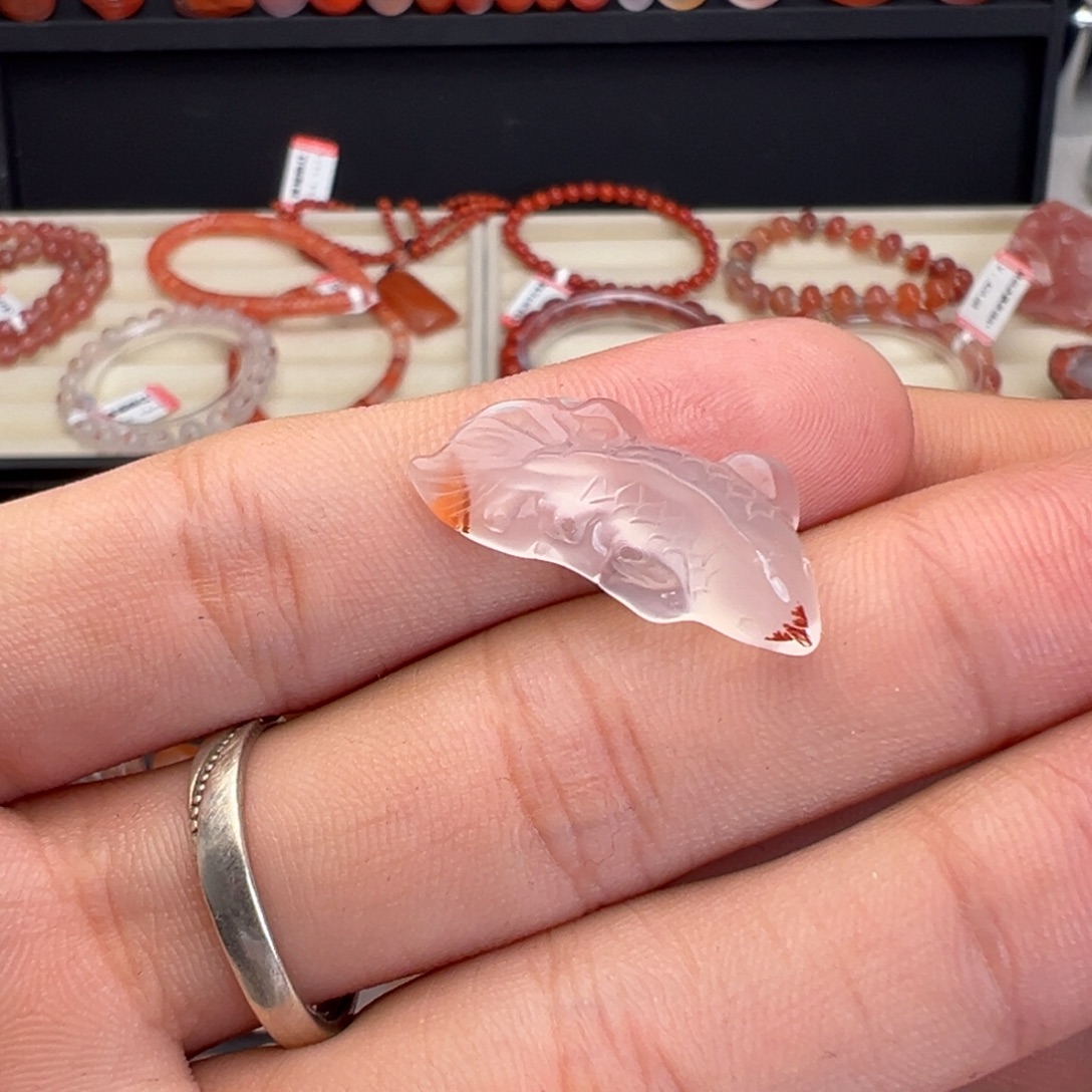 南红玛瑙未镶嵌颈饰锦鲤