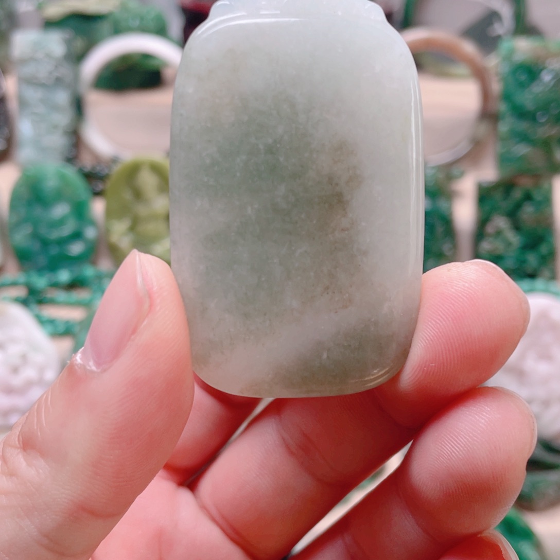 独山玉未镶嵌颈饰