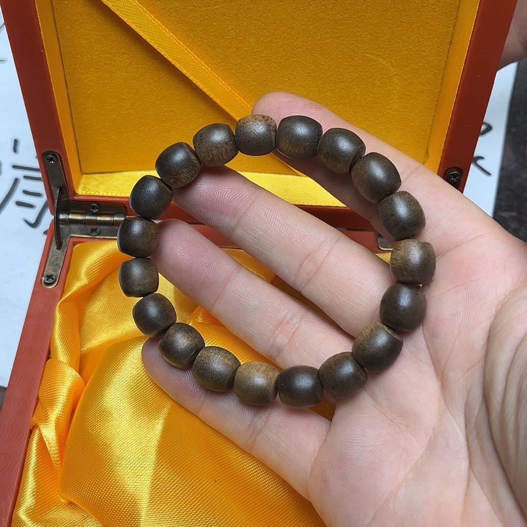 大叶紫檀（黑酸枝木类）