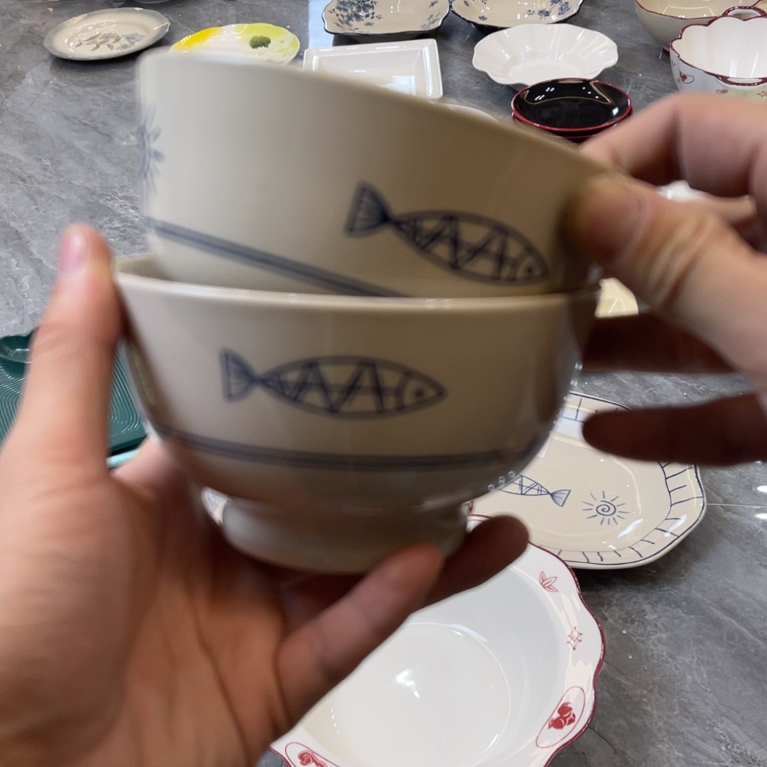 陶瓷微瑕餐具介意勿拍，满18飞！