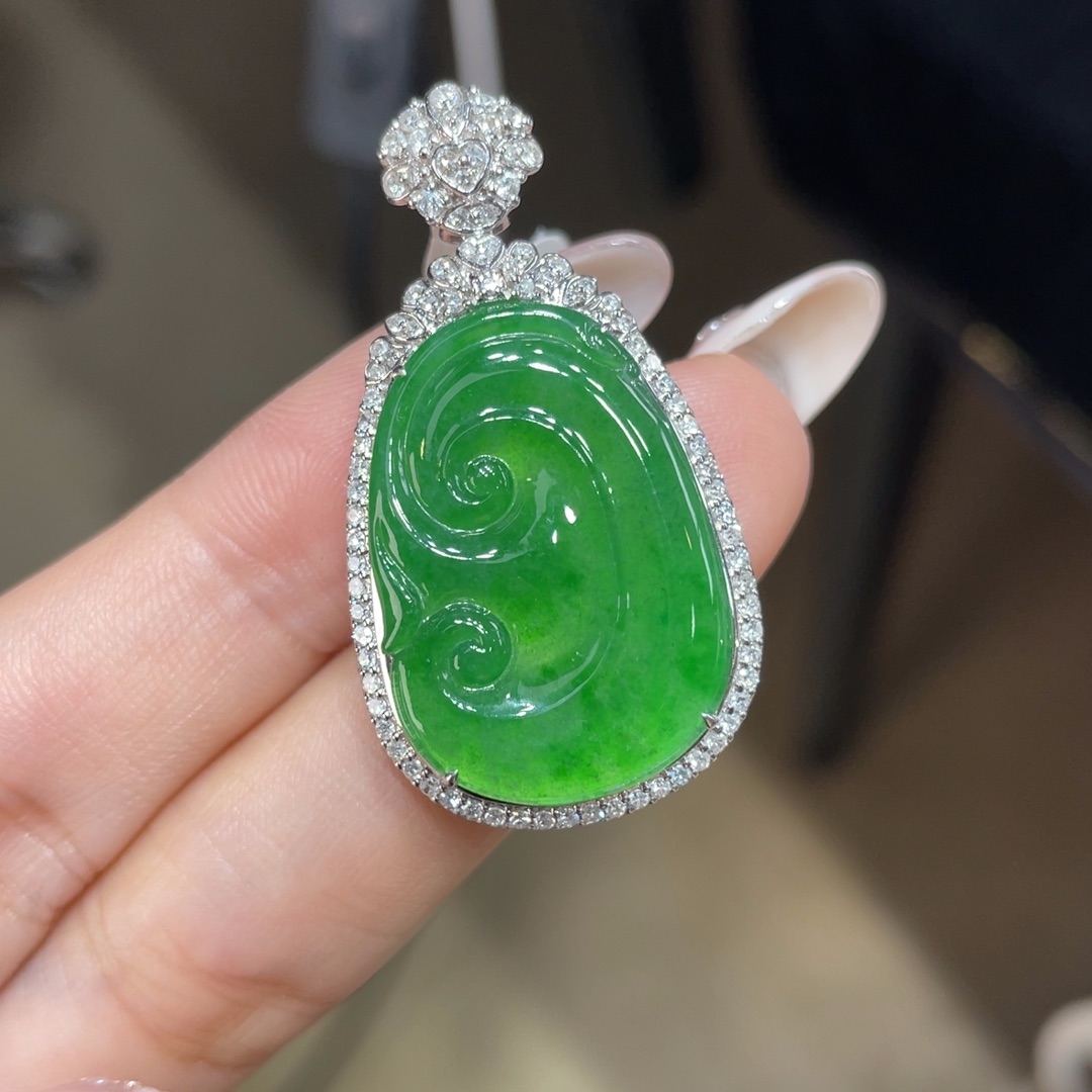 翡翠颈饰18K金镶嵌鑫*天然缅甸翡翠a货