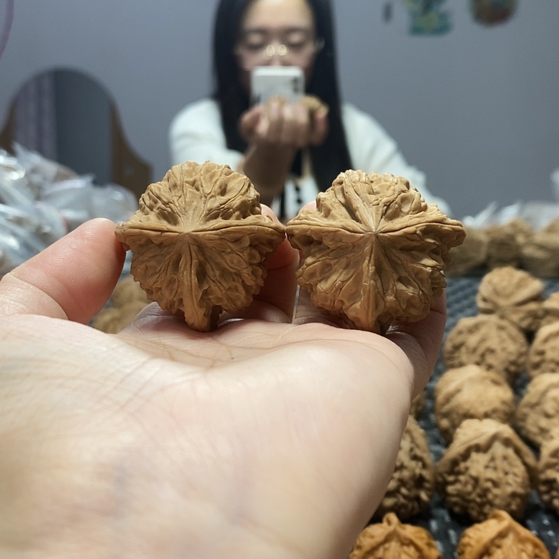 吊坠桃核玉玺三棱