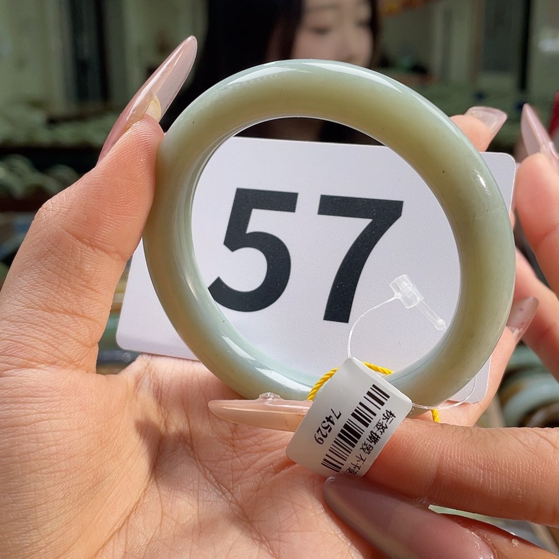 和田玉手镯未镶嵌纹