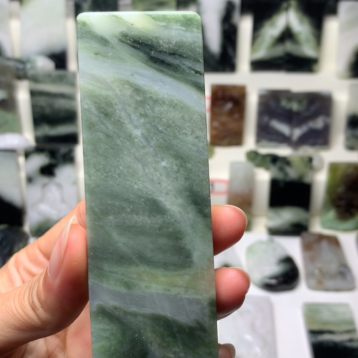 短***帮独山玉未镶嵌颈饰