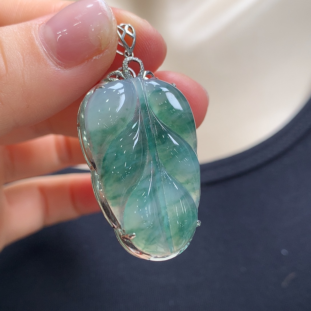 翡翠18K金镶嵌颈饰叶子