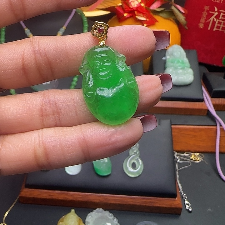 翡翠颈饰未镶嵌佛公