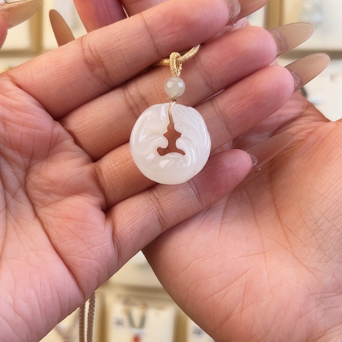 s***o和田玉未镶嵌吊坠(赠链)