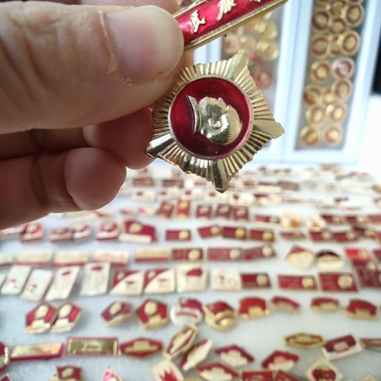 金***猴金猴老师爷爷金属像章