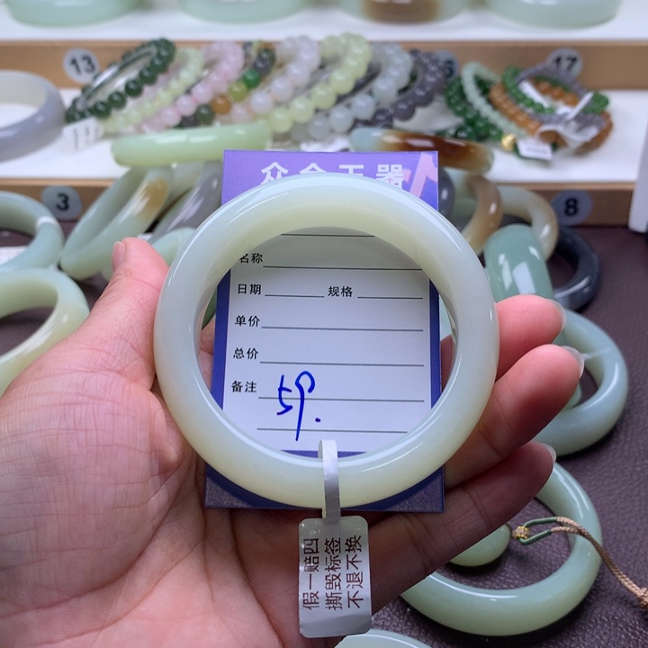 和田玉未镶嵌手镯