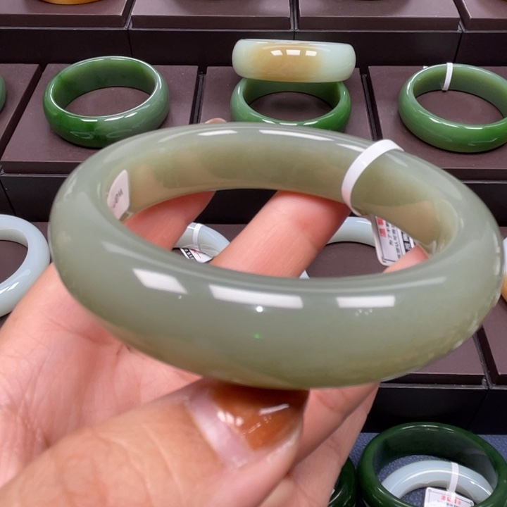 和田玉未镶嵌手镯