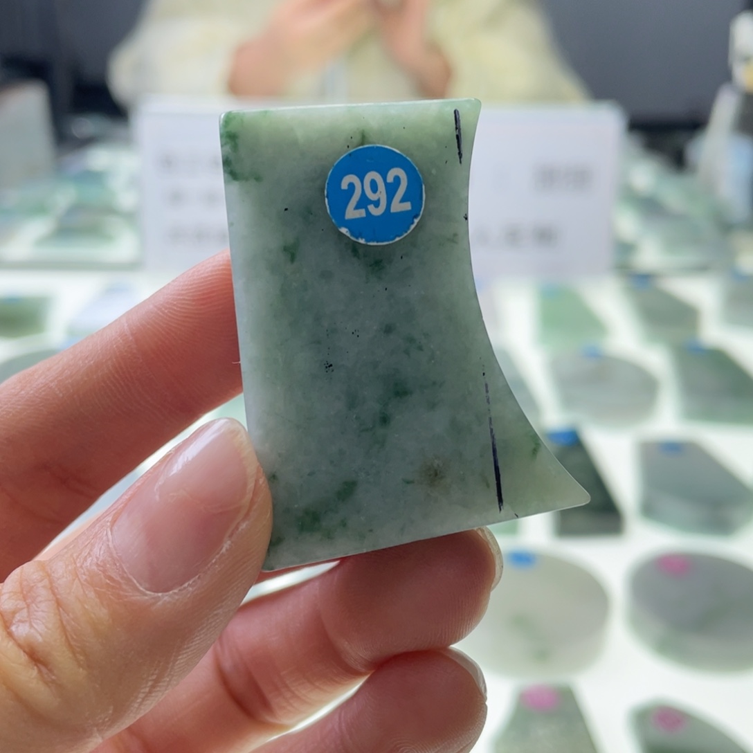 定制翡翠未镶嵌挂件