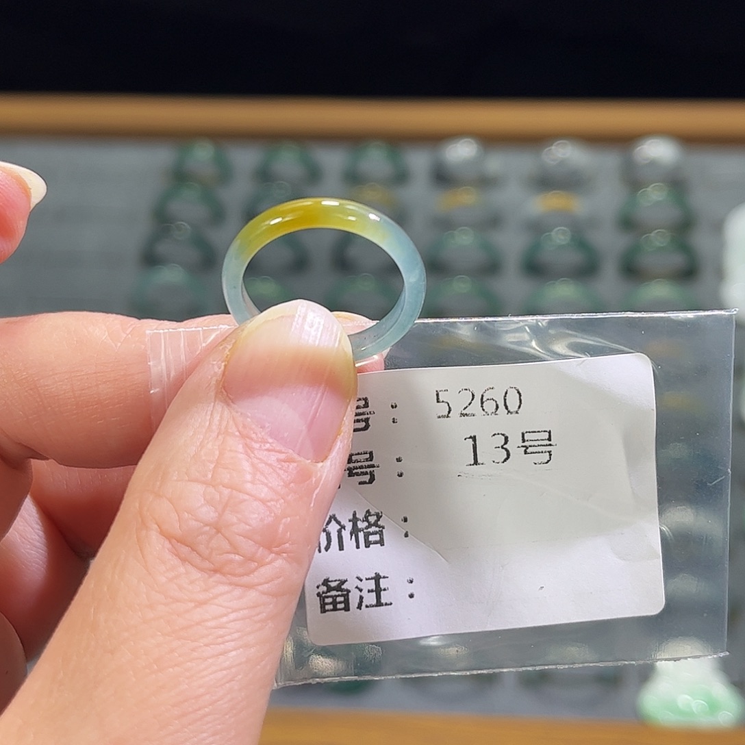 L****翡翠未镶嵌戒指5260。    