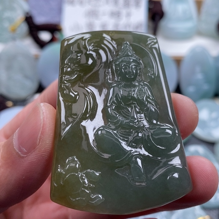 翡翠颈饰未镶嵌翡翠