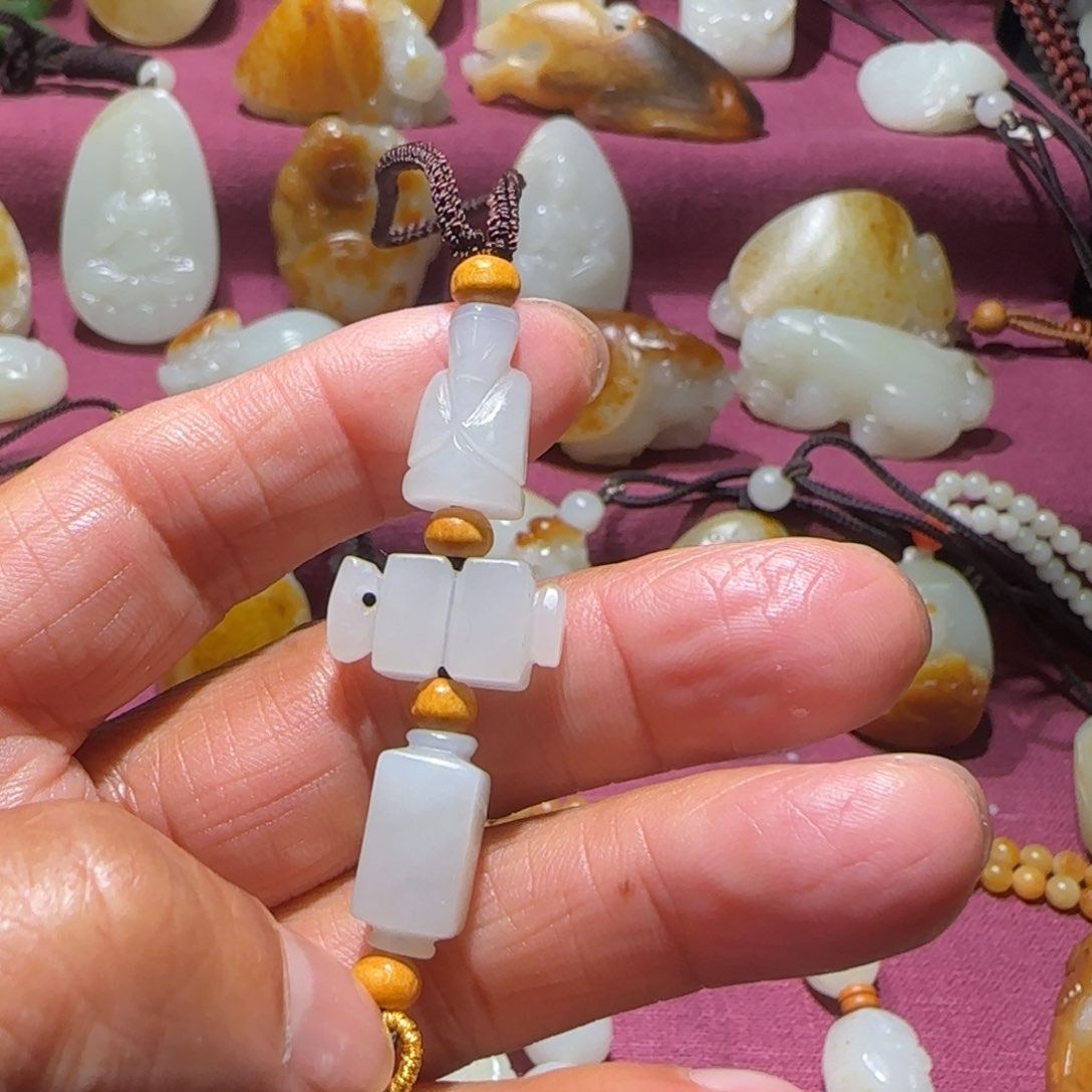 和田玉颈饰未镶嵌