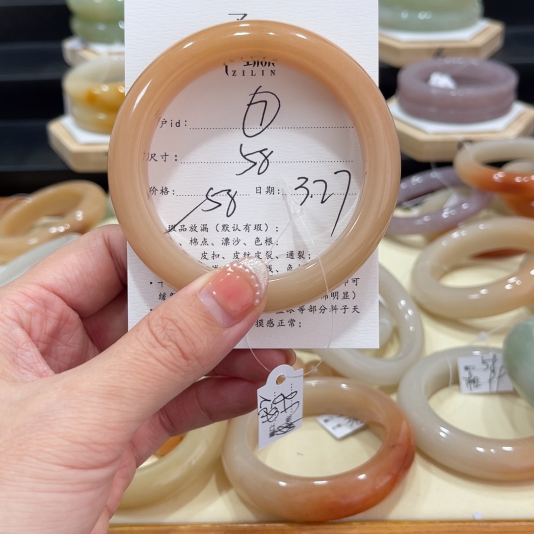 石英质玉未镶嵌手镯