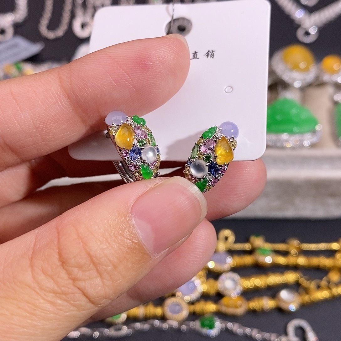 翡翠18K金镶嵌戒指