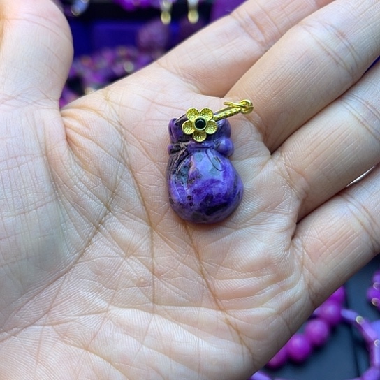 非金属设计款吊坠