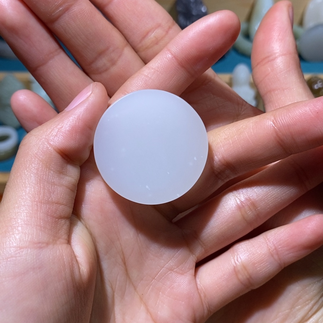 徐***钱和田玉未镶嵌颈饰