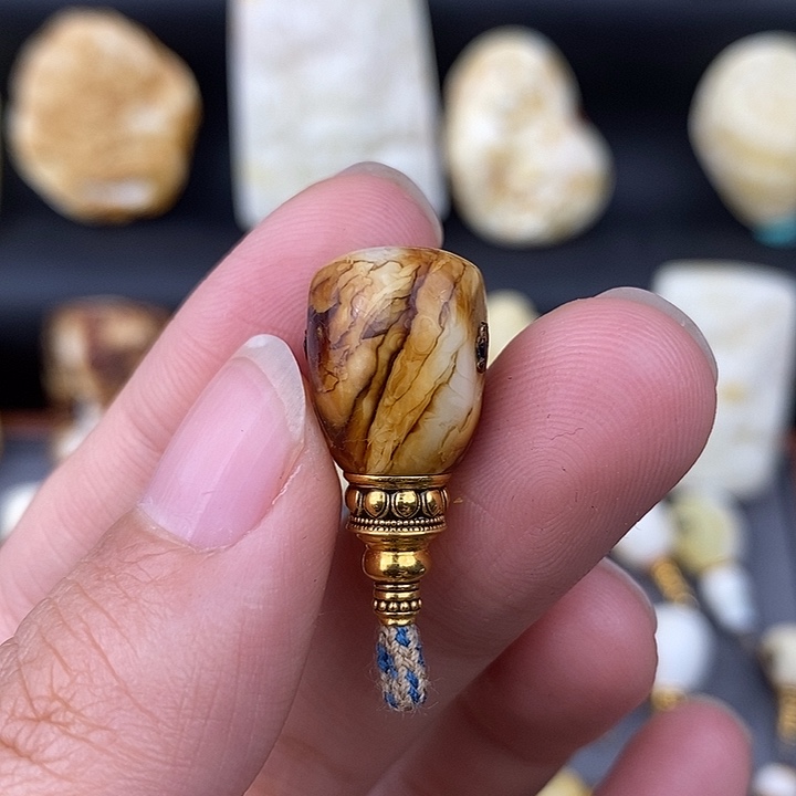 琥珀未镶嵌裸石11金塔三通c290