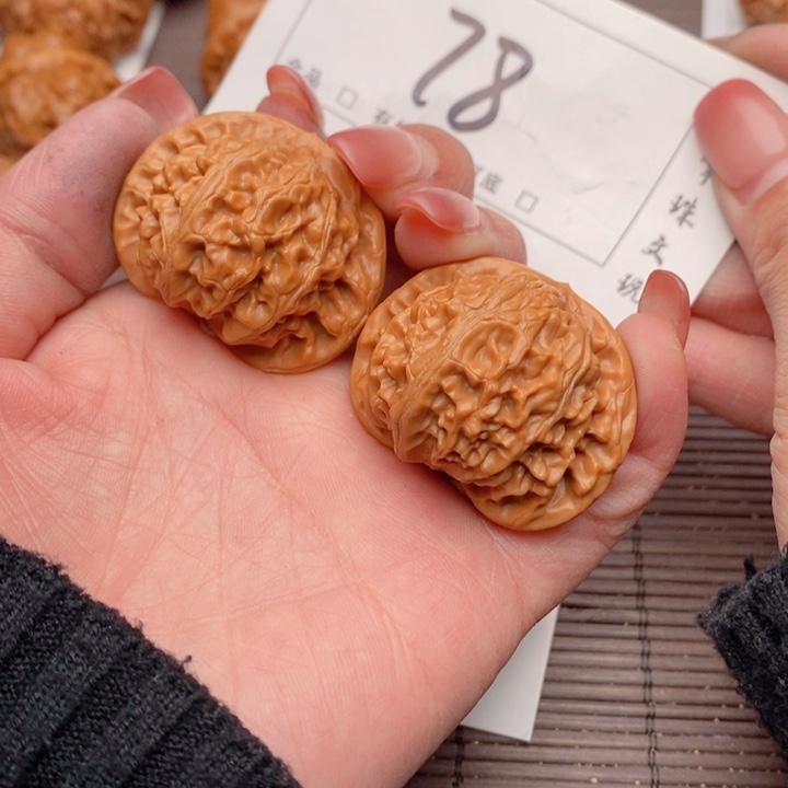 文玩核桃吊坠39公灯78