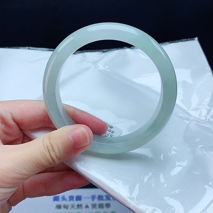 翡翠手镯未镶嵌56圈